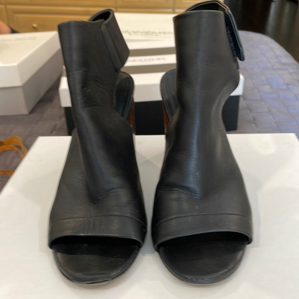 Vince bootie